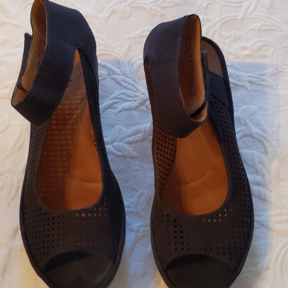 Clark's wedge sandals 9.5